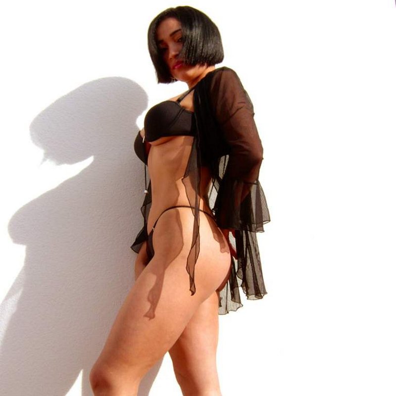 Livia  24 Escort in Germantown